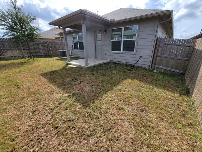 Foto del edificio - 3200 Crystal Bend Dr