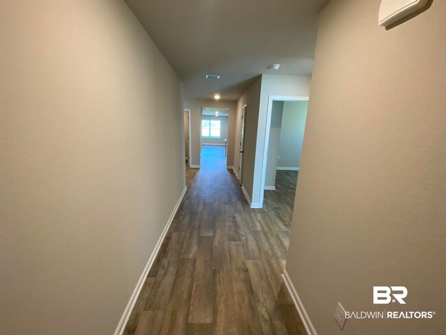Foto del edificio - 8018 Irwin Loop