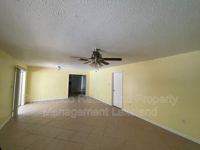 Building Photo - 750 Shady Ln