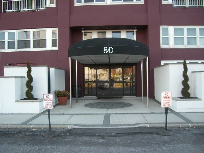 Foto del edificio - 80 Bay St Landing