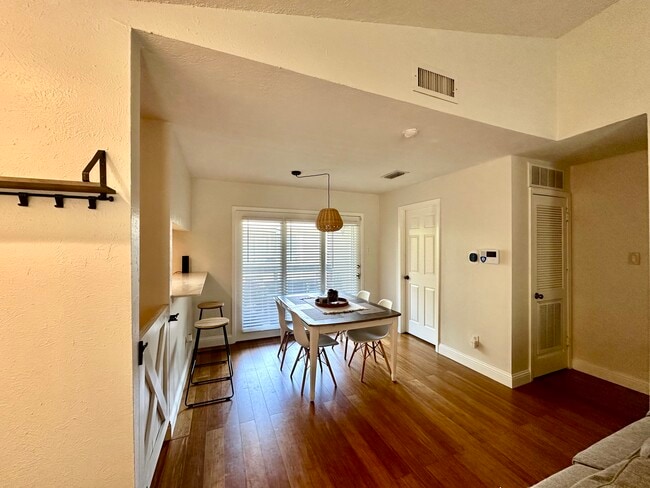 Foto del edificio - 1108 Quail Valley Ln