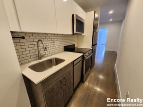 Building Photo - 44 Joy St