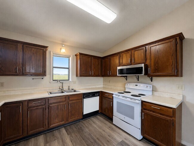 Foto del edificio - 2 Bed/ 2 Bath • Overlooking the White River in Southside