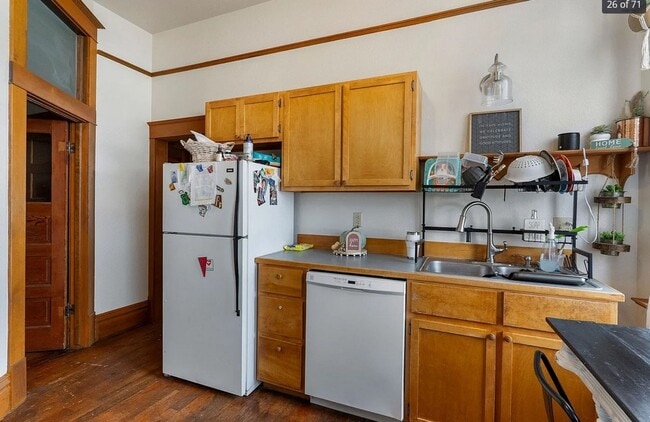 Building Photo - Charming 2 Bed, 2 Bath Apartment in Downtown Hamilton