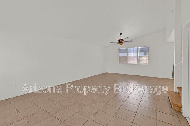 Foto del edificio - 1525 E Betsy Ln