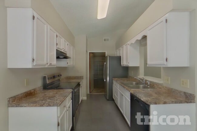 Building Photo - 2346 Blossom Ridge Dr N