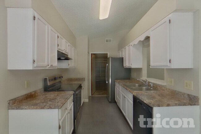 Foto del edificio - 2346 Blossom Ridge Dr N