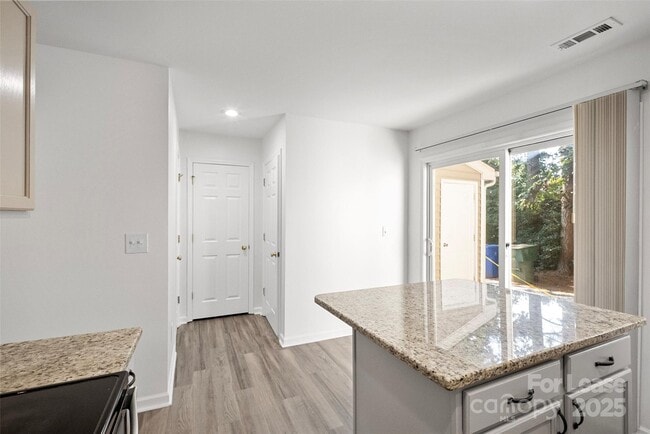 Building Photo - 142 Mangum Cir