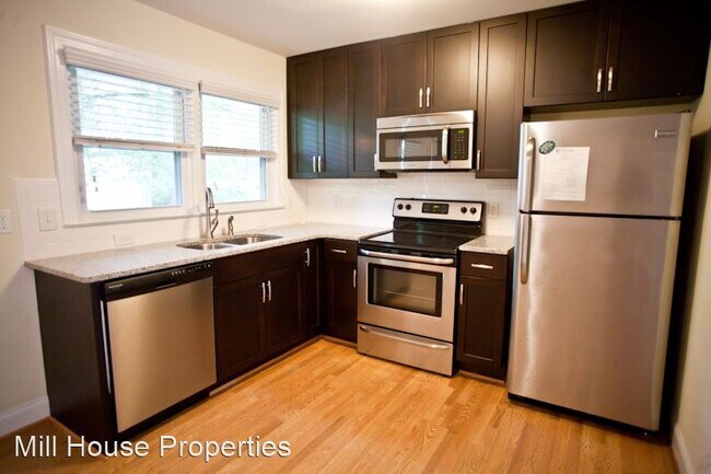 Building Photo - 3 br, 1 bath House - 111 Cameron Court Unit B