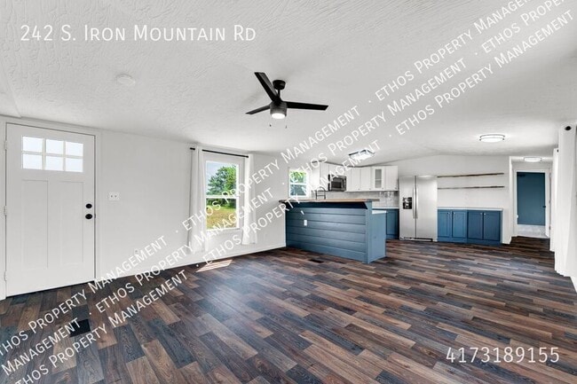 Building Photo - 242 S Iron Mountain Rd