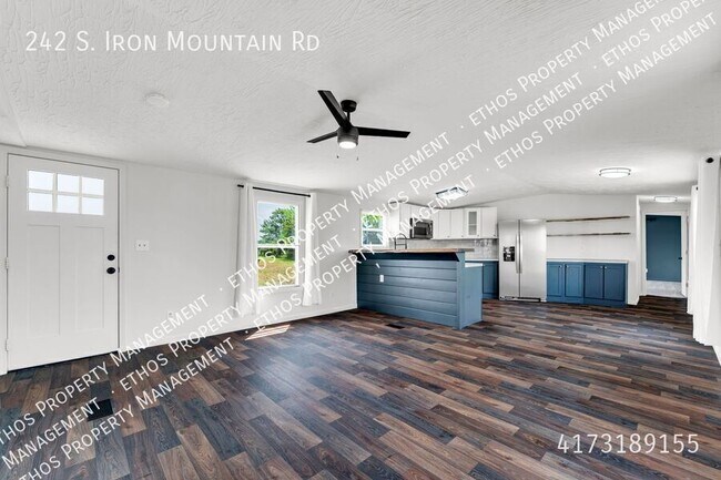 Foto del edificio - 242 S Iron Mountain Rd