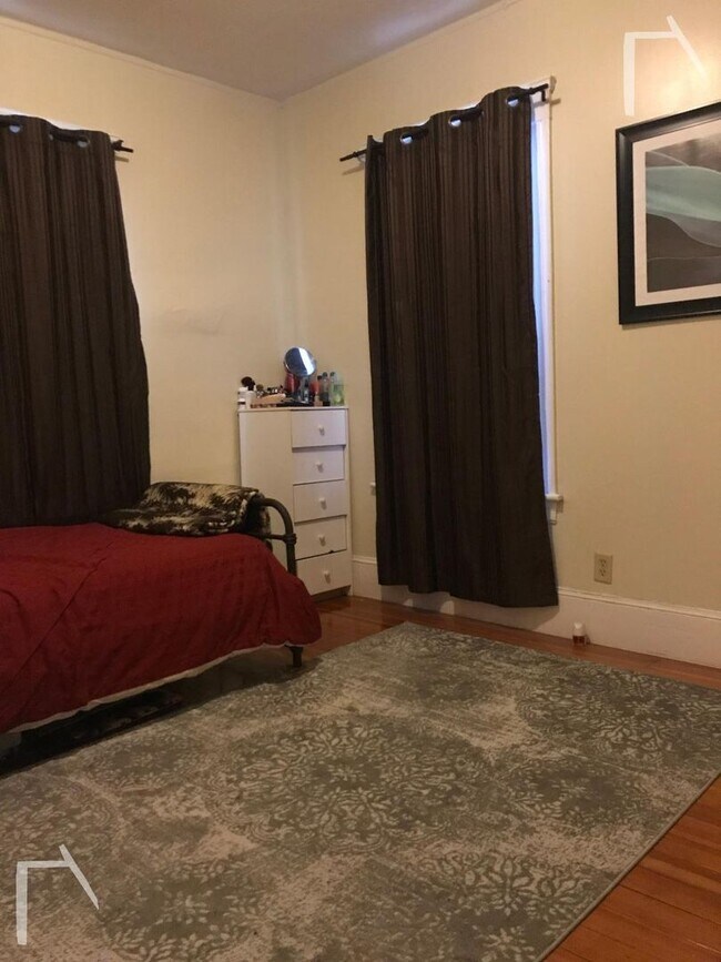 Foto del edificio - 9/1 No Fee! Spacious 3BR/1.5BA apartment near Washington Sq