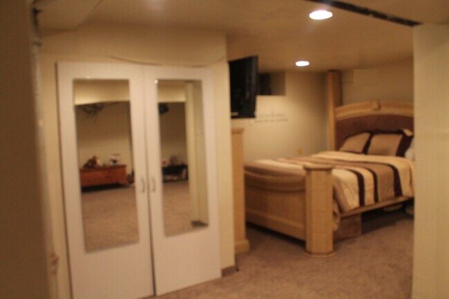 Building Photo - 2216 Georges Ln