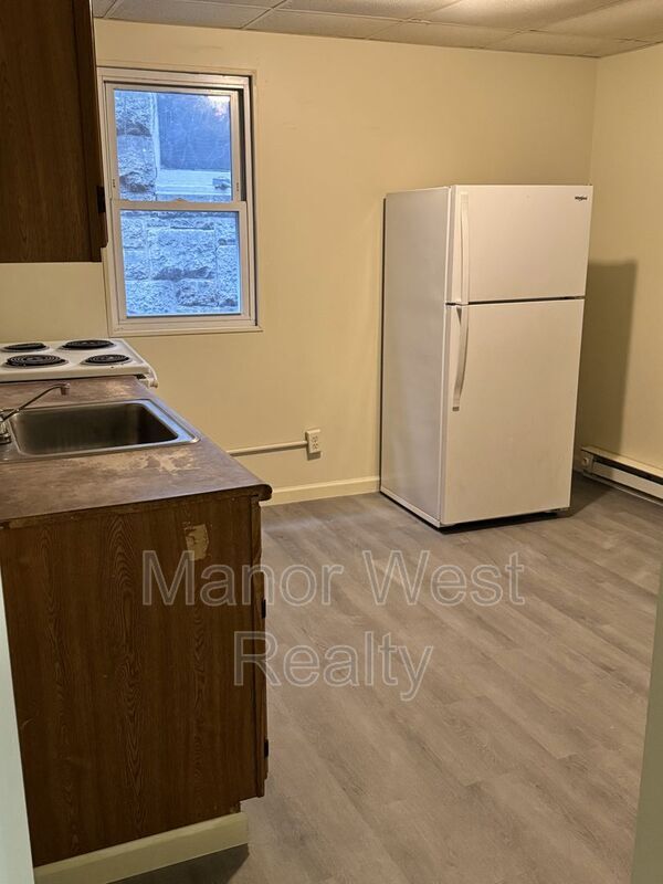 Foto del edificio - 320 W Market St