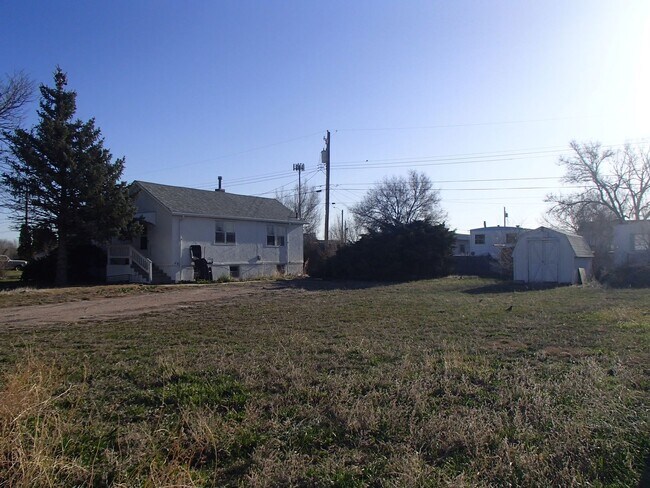 Foto del edificio - Larger 2 bedroom, 2 bathroom home! Pet Fri...