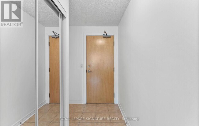 Photo du bâtiment - 212 Eglinton Ave E
