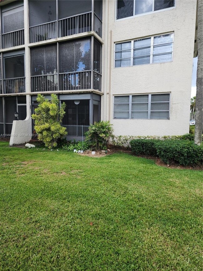 Foto del edificio - 681 S Hollybrook Dr