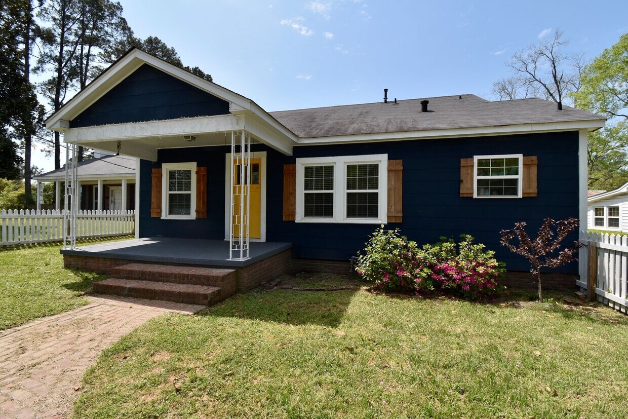 Primary Photo - 3 Bed 2 Bath Home on Tech Drive