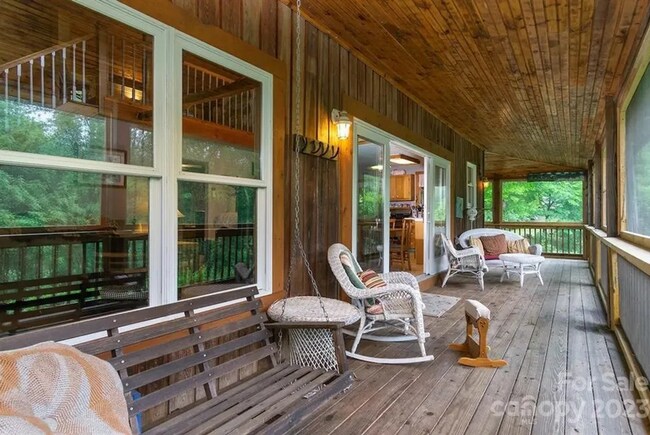 Foto del edificio - Woderfully Furnished Mountain Home