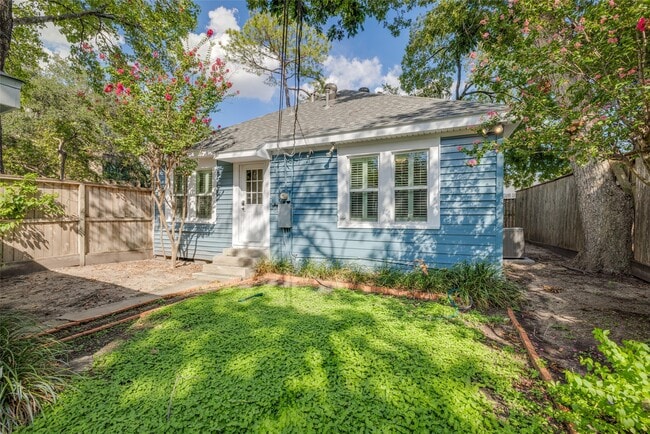 Building Photo - 6204 Kirby Dr