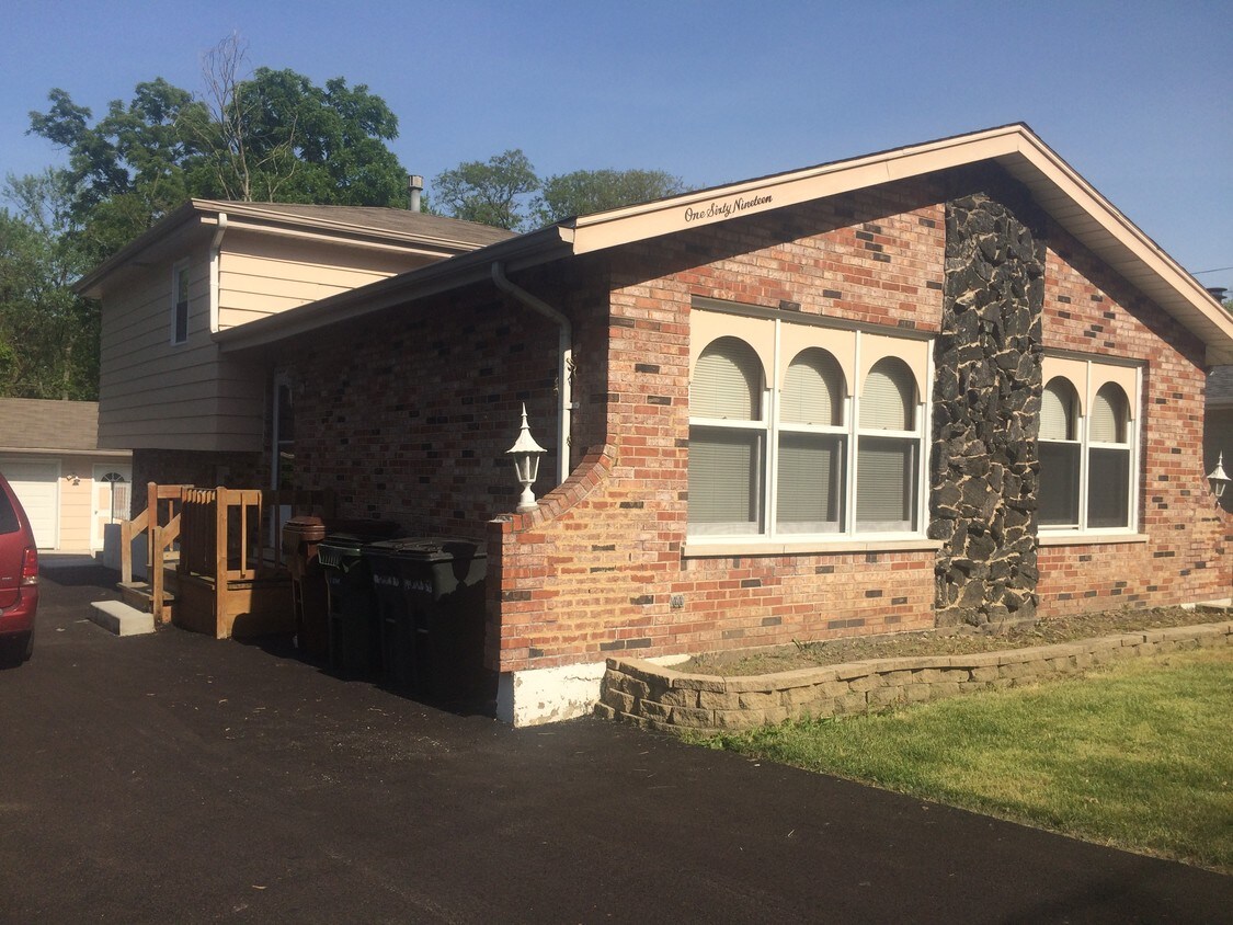 Welcome Home to 16019 LaVergne - 16019 Lavergne Ave