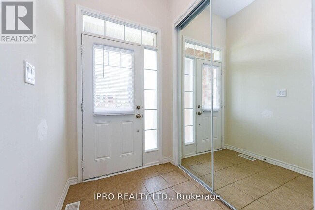 Building Photo - 525 LANGHOLM St