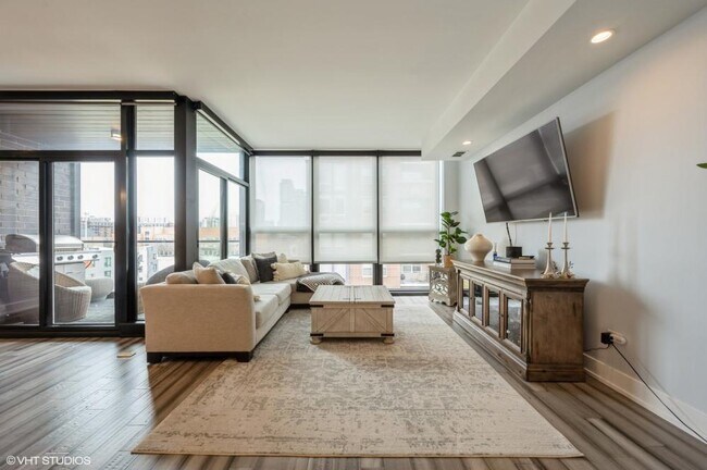 Foto del edificio - 3 bedroom in Chicago IL 60610