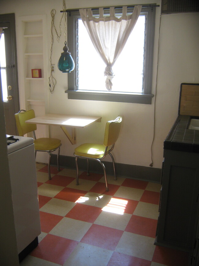 Foto del edificio - 622 N Virgil Ave