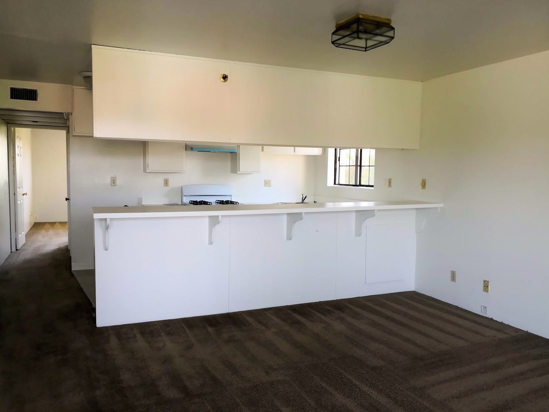 Dining room/open kitchen - 1905 Cedar St