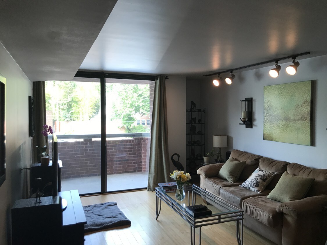 Living - 4444 Connecticut Ave NW