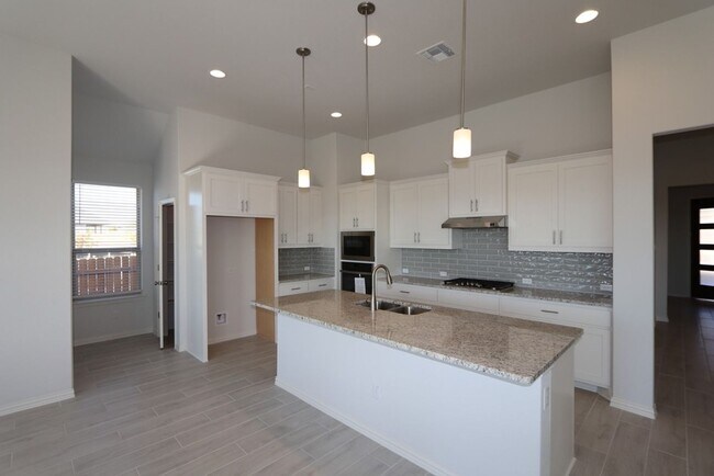 Foto del edificio - $1500 OFF 1 MO RENT!!-Bigger and Better than the rest!