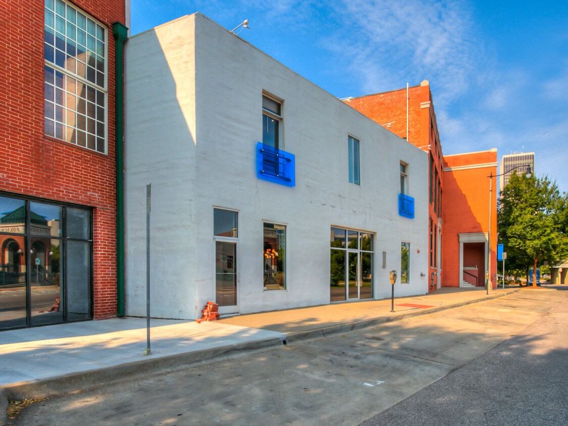 Foto principal - 222 E Main St