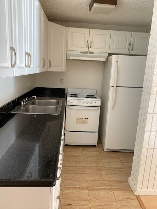 Foto del edificio - Three Regents Condo - 3 bedrooms, 2 bath, ...