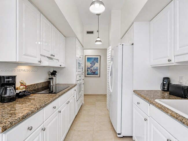 Building Photo - 8925 Collins Ave