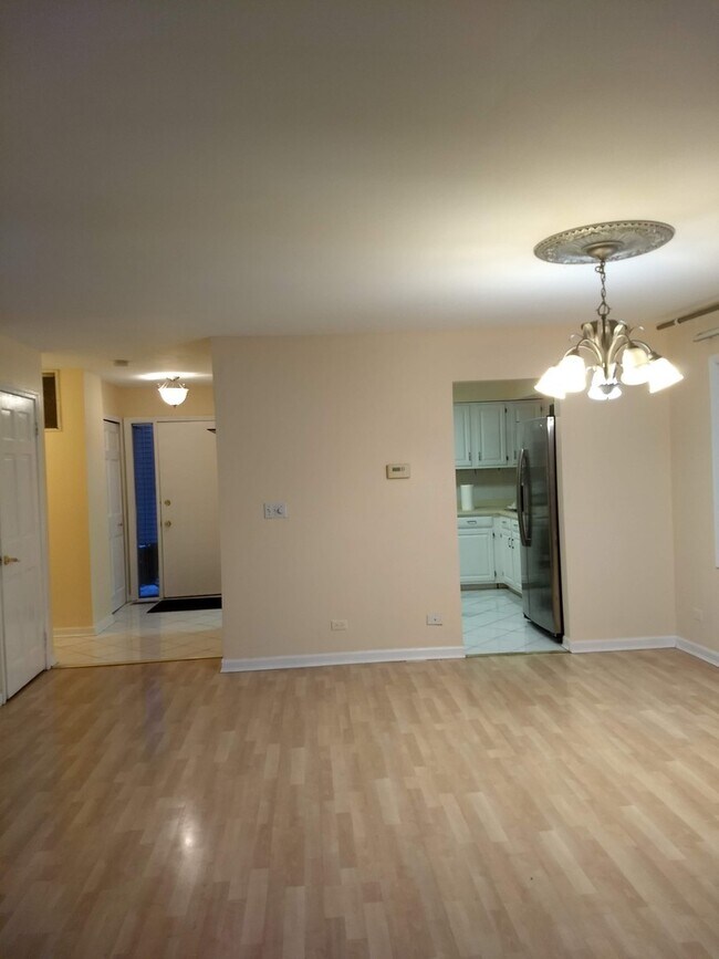 Foto del edificio - 330 E Forest Knoll Dr