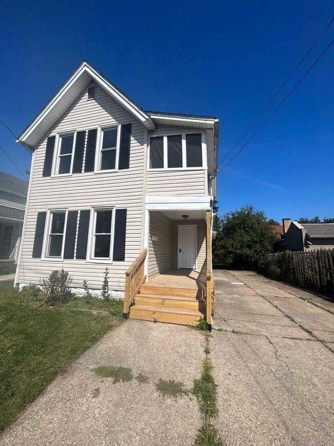 Building Photo - 3524 Henritze Ave