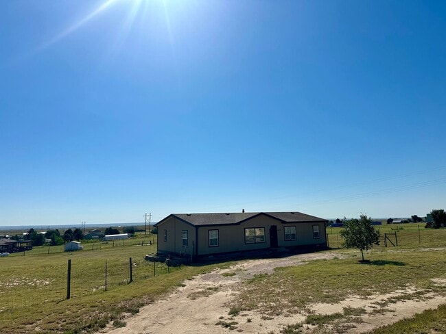 Foto del edificio - MODERN UPGRADES AND RURAL LIVING IN PEYTON