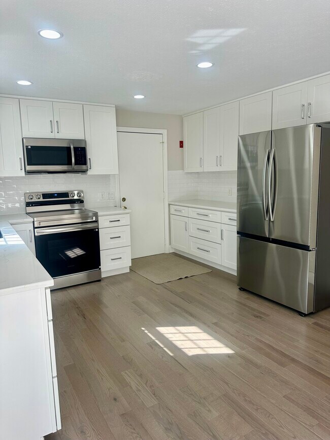 Foto del edificio - 63 Rosemary Ln
