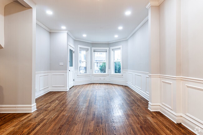 Building Photo - 2507 W Diversey Ave