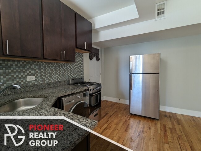 Building Photo - 2822 N Mildred Ave