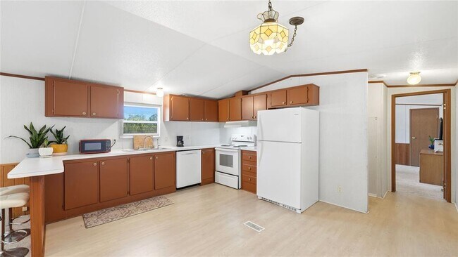 Building Photo - 502 Wayside Dr