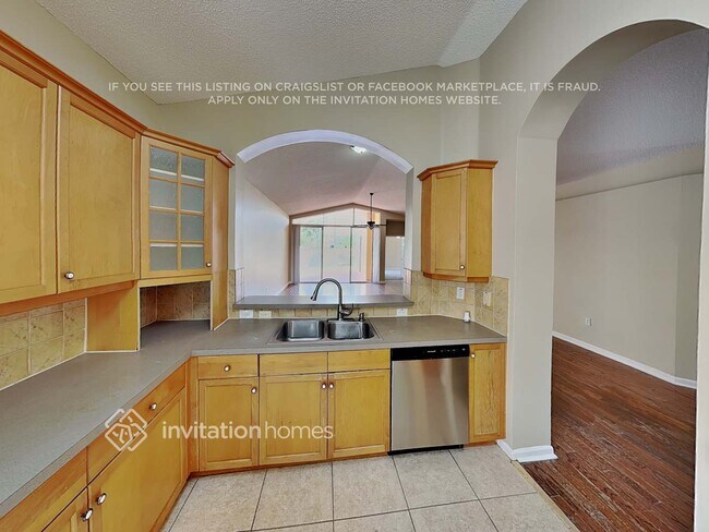 Building Photo - 6119 Oak Bluff Way