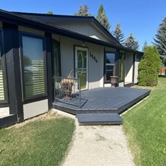 Foto del edificio - Kalispell Home w/oversized garage