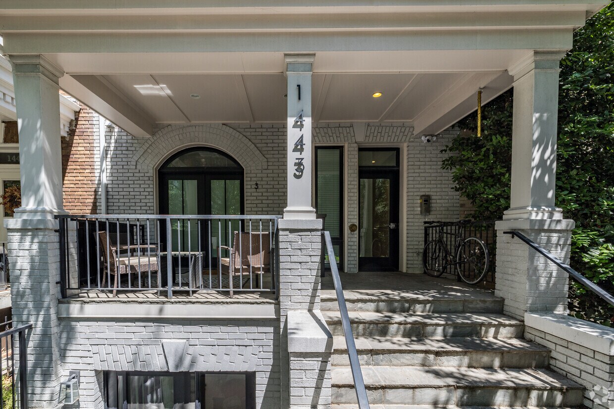 Entrada - 1443 Euclid St NW