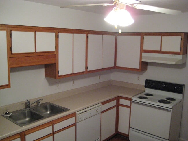 Building Photo - 1822 Bennington St SE