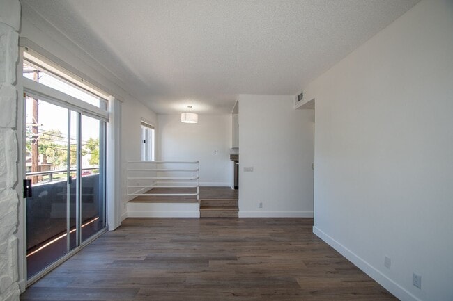 Building Photo - 11315 Moorpark St