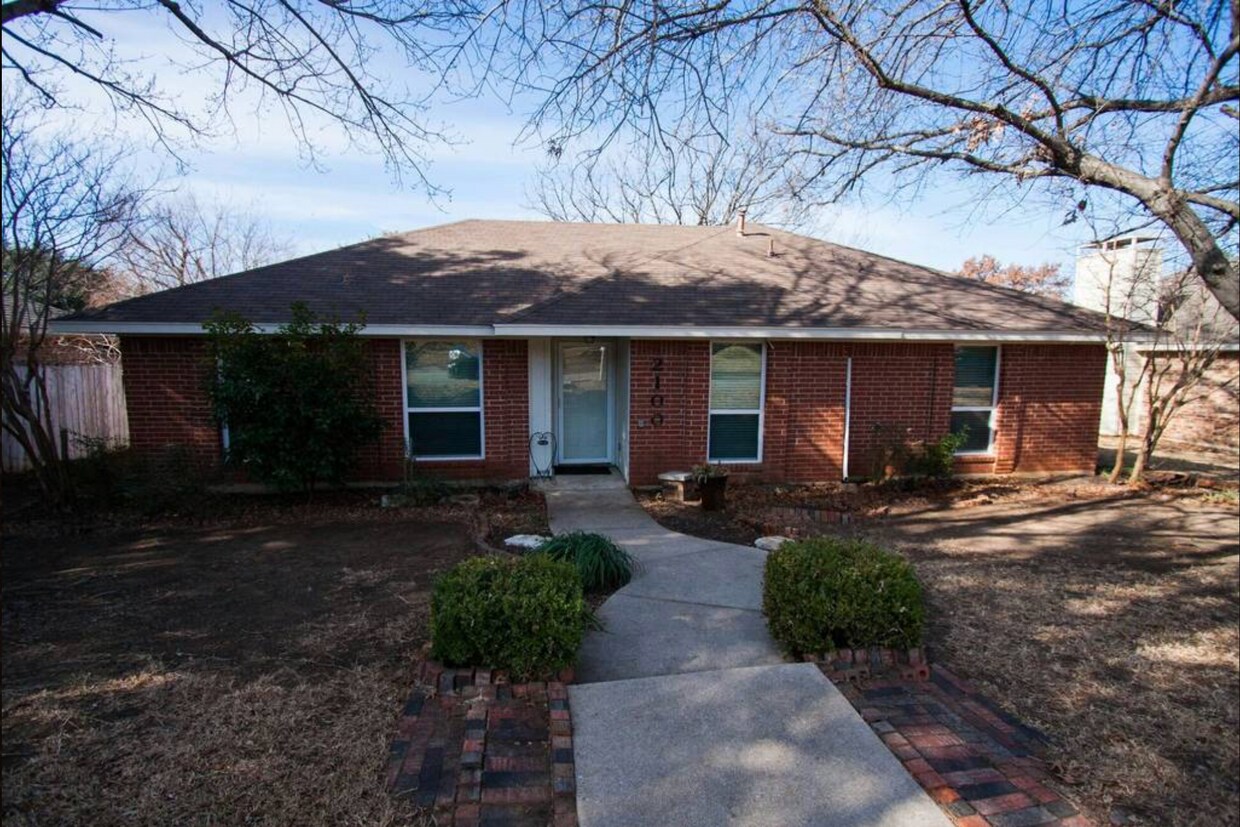 Frente de la casa - 2100 Camellia St