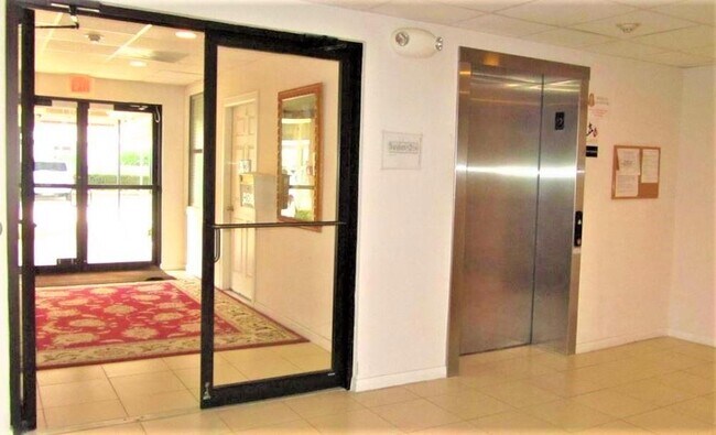 Foto del edificio - 6655 W Sam Houston Pkwy S