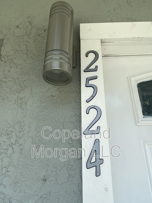 Foto del edificio - 2524 W Carmen St