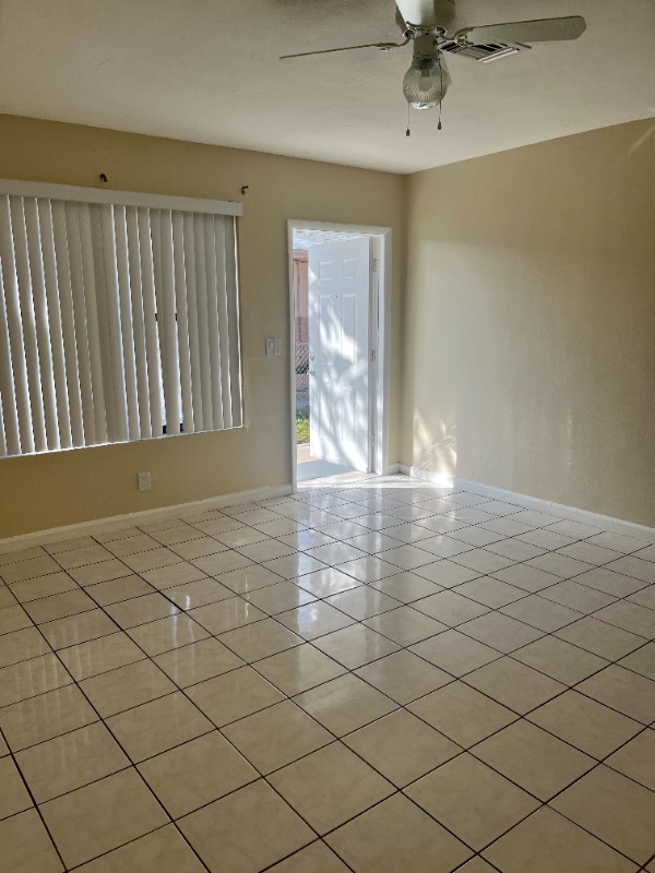 Foto del edificio - 913 SW 4th Terrace